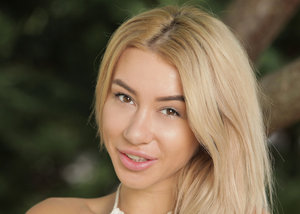 18 year old cutie Christine Paradise pulling denim shorts aside